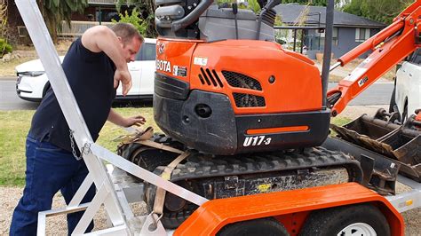 how to secure mini excavator to trailer|how to tie an excavator.